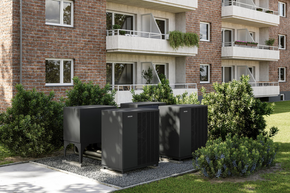 Stiebel Eltron: Das Kaskadenmodul (links) fügt sich optisch unauffällig in die Kaskade ein.