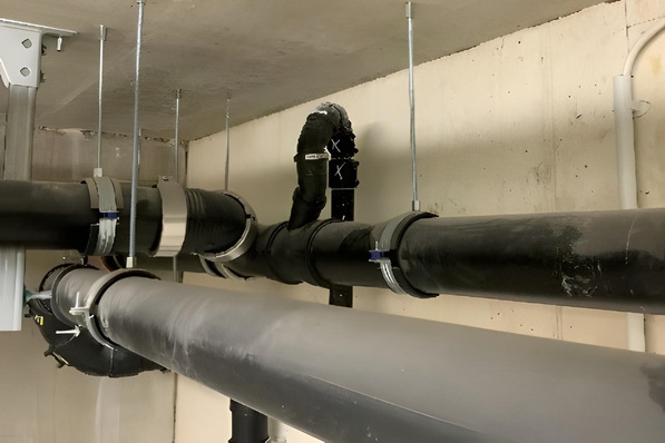 Bild 1 Eine Rückstauschleife unterhalb der Erdgeschossdecke kann ein Indiz sein, dass die Druckleitung nicht über die Rückstauebene geführt wurde.