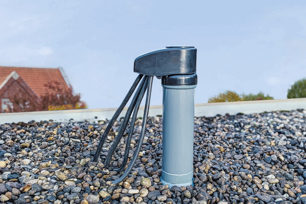 Fleck: Flachdach-Schwanenhals mit Klappelement.