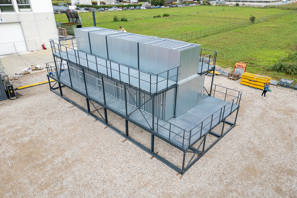 Bild 1 Der Prüfaufbau stellt die tatsächliche Installationssituation …