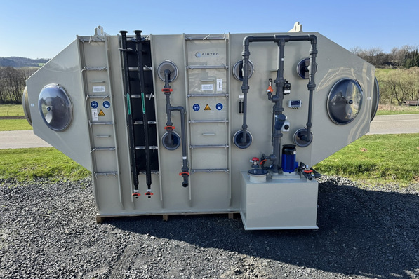 Bild 1 EVO-Scrubber (Abgaswäscher) mit integrierter Wärmerückgewinnung (150 kW) für einen Abluftvolumenstrom von 20.000 m3 /h.