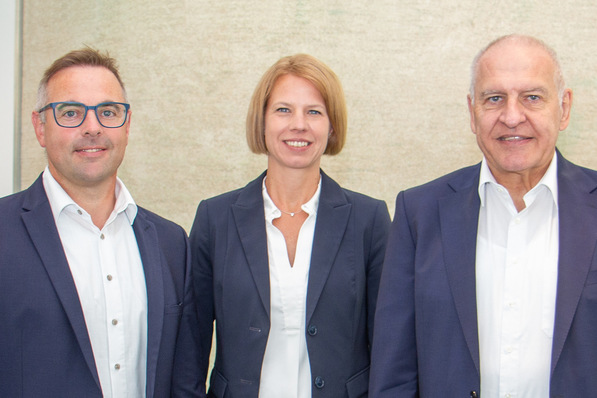 Der neue Vorstand bei der Grünbeck AG ab 1. Januar 2027: (von links) Harald Wiedenmann, Sandra Stricker und Vorstandsvorsitzender Dr. Günter Stoll.