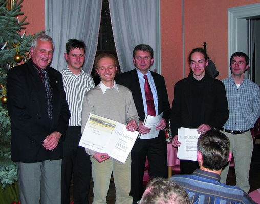 Übergabe des Studienpreises 2006 (v. l.): Prof. Dr.-Ing. Achim Trogisch, Dipl.-Ing. Falko Ziller, Dipl.-Ing. Steffen Robbi; Prof. Dr.-Ing. Uwe Franzke, Dipl.-Ing. Rosenbaum; Dipl.-Ing. Ronny Mai.