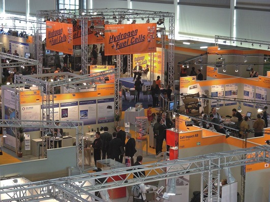 Gemeinschaftsstand „Hydrogen+Fuel Cells“ auf der Hannover Messe. Gegenüber dem Vorjahr ist die Anzahl der Aussteller um 30 % auf rund 130 gestiegen.
