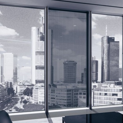 Auf der BAU hatte Schüco die Solarthermische Energiegewinnung mit der „E²-Fassade“ über in die Fassade integrierte Elemente mit transluzenten Flachkollektoren vorgestellt. Jetzt sollen bald PV-Module mit verbessertem Kosten-Nutzen-Verhältnis folgen.