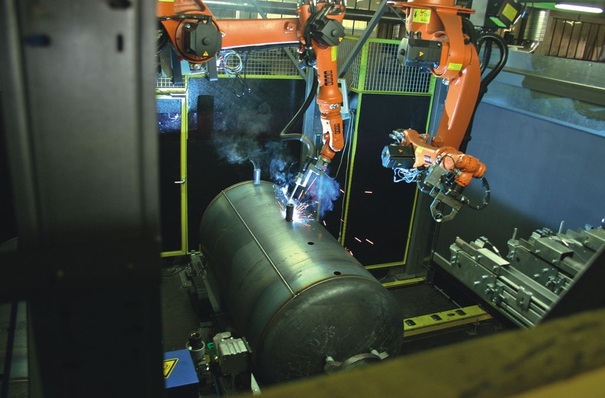 CitrinSolar: Vollautomatische Muffenschweißanlage.