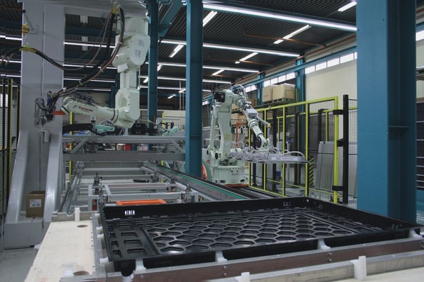 Roth: Im Oktober ist eine neue vollautomatische Solarproduktion für die Flachkollektor Heliostar in Betrieb genommen worden.