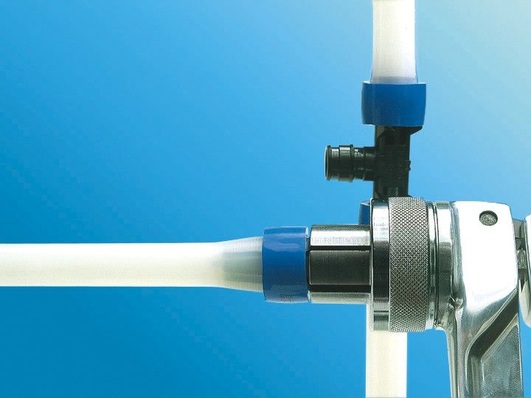 Uponor: Bei der Quick & Easy Verbindungstechnik ohne O-Ring ist der Rohrwerkstoff der Dichtwerkstoff.
