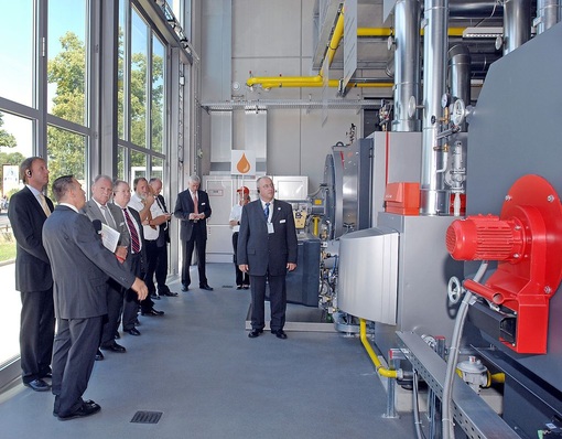 Viessmann: In der neuen Energiezentrale kommen Mittel- und Großkessel mit Brennwerttechnik für Öl und Gas sowie ein Pellet-Heizkessel zum Einsatz.