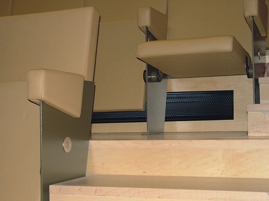 Schako: Quellauslassstufengitter QSG mit perforierten Oberflächen.