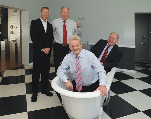 Hansgrohe: Antony Mederer, Heinz Mederer, Hansgrohe CEO Siegfried Gänßlen und Sales ­Director Julian Henco (v.l.) ­wollen mit Hansgrohe Südafrika die Nr.1 im Markt am Kap der guten Hoffnung werden.