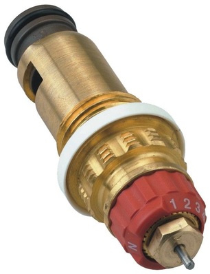 Die Junkers-Flachheizkörper gibt es mit planer und mit profilierter Vorderfront und mit integriertem Ventil.