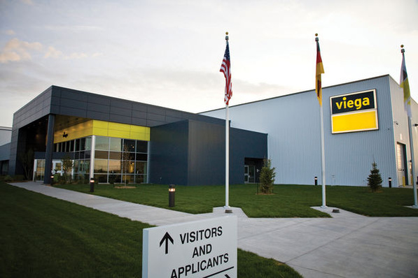 In dem neuen Fertigungs- und Logistikcenter in McPherson (Kansas/USA) fertigt Viega Kunststoffrohrsysteme für den US-amerikanischen Markt.