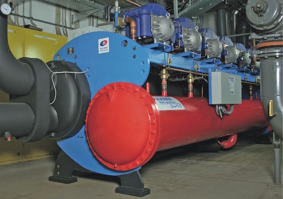 Axima Refrigeration: Wassergekühlter Quantum mit sechs Turbocor-Verdichtern und einer Nennkälteleistung von 1,8 MW.
