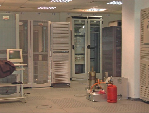 VdS Schadenverhütung bietet als Dienstleistung die Überprüfung einer Brandmeldeanlage in kritischen Bereichen mit einem Rauchgenerator an.