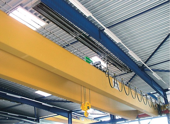 Vacurant: Gasbefeuerte Einzelstrahler für die zonenweise Beheizung in einer Halle beim Pumpenbauer KSB.