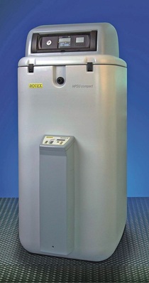 Rotex HPSU compact: Die Inneneinheit der Luft/Wasser-Wärmepumpe inklusive der gesamten Hydraulik und ein 500-l-Solarpuffer­speicher wurden in einem Gerät untergebracht.