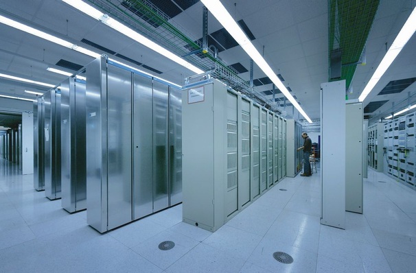 Bild 1 Die Geschäftsprozesse von Unternehmen setzen eine jederzeit funktionierende IT-Infrastruktur voraus. Oberste Priorität genießt darum hier der Brandschutz.