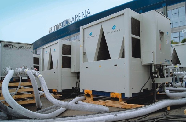 CoolEnergy bietet Mietkälte für alle Fälle an und verfügt über die Erfahrung von über 25000 Installationen. Acht Kaltwassersätze installierte das ­Unternehmen kürzlich in Gelsenkirchen, um die Arena auf Schalke für das WM-Eröffnungsspiel in ein riesiges ­Eishockey-Stadion zu verwandeln.
