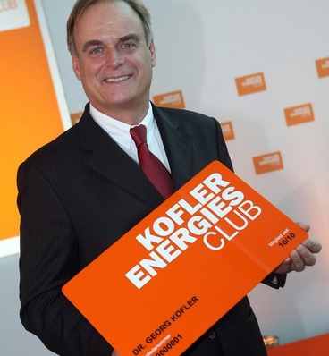 Dr. Georg Kofler mit seiner Club-Karte.