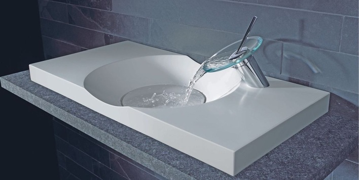 Hansamurano am Hansamurano Waschtisch.