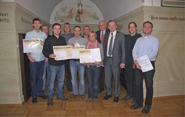 Preisübergabe (v. l.): Felix Pauli, Andreas Rittsche, David Lippitsch, Gunter Kaiser, Christian Edler, Bodo Burandt, Heidi Seltmann, Achim Trogisch, Uwe Franzke, Hannes Rosenbaum und Herbert Leupold.