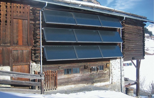 Consolar: Plano 27 an einem Berghaus montiert.