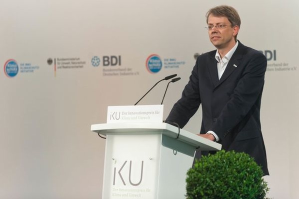 Dr. Christian Friege, Vorstandsvorsitzender der LichtBlick AG, bei der Verleihung des Innovationspreises Klima und Umwelt. (Quelle: LichtBlick)