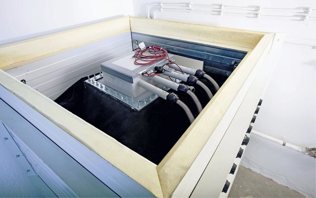 Abb. 1 Blick auf den Flexsave-Duo-Solarspeicher und die Anschlussbatterie.