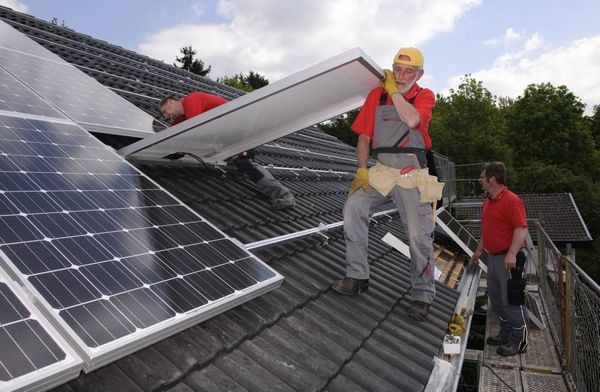 Die Stromerzeugung über eine Photovoltaik-Anlage ist ein wesentlicher Baustein beim Buderus Energie-Plus-Haus.
