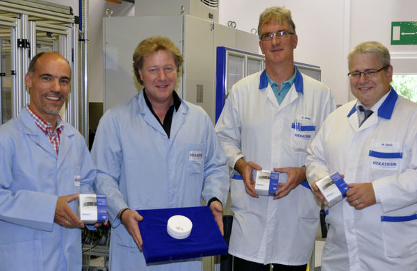Freuen sich über 1 Mio. Genius-Rauchwarnmelder Genius (v.l.): Entwickler Thomas Litterst, Produktmanager Oliver Eckerle, Produktionsleiter Dietmar Bohn und Geschäftsführer Hekatron Technik GmbH Michael Roth.
