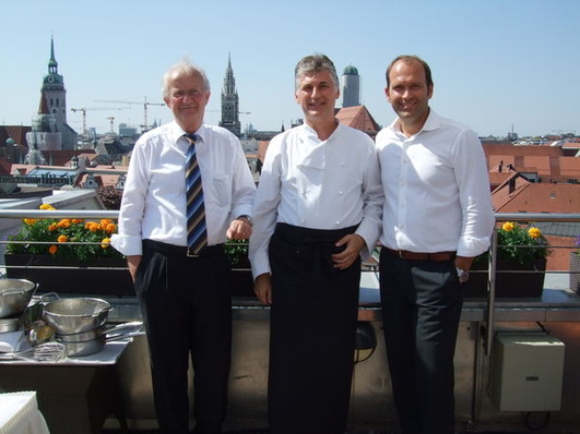 Drei Generationen Geschäftsführer der Daikin Airconditioning Germany GmbH (v.l.): Corporate Advisor Werner Rolles, Xavier Feys (bis 30. Juni 2011 Geschäftsführer) und der neue Geschäftsführer Gunther Gamst. (Quelle: Daikin Airconditioning Germany)