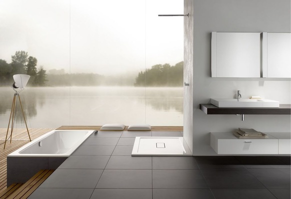 Betteone mit universellem Design für Wanne, Dusche und Waschtisch.