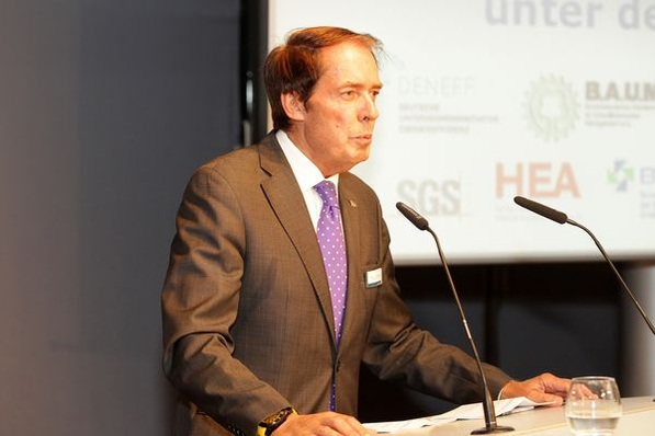 Hermann W. Brennecke, Vorsitzender der Geschäftsführung von Grundfos, auf dem Branchentreff Energieeffizienz. (Quelle: Grundfos)