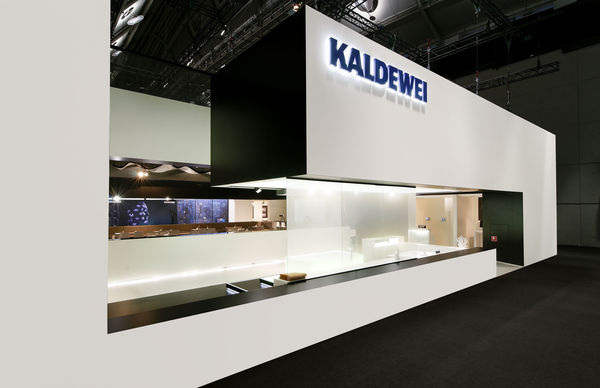 Ausgezeichnet mit einem red dot award: communication design 2011: Der ISH-2011-Messestand von Kaldewei. (Quelle: Kaldewei)