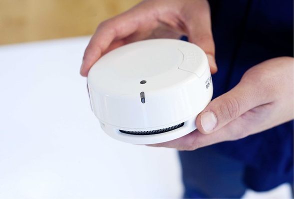 ista: Rauchwarnmelder fumonic 3 mit Alarm­echtheitsprüfung und Funkschnittstelle.