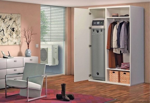 Rotex: Die Inneneinheit der Luft/WasserWärmepumpe HPSU compact 308 findet sogar in einem Kleiderschrank Platz.