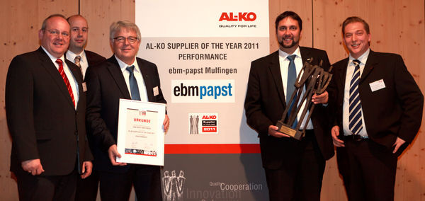 Raymond Kober (Vorstand AL-KO Kober), Sebastian Bock (Leiter Einkauf Luft- und Klimatechnik AL-KO Therm), Alfred Müller (Vertriebsleiter Inland ebm-papst Mulfingen), Reinhard Sommerreißer (Vertrieb Inland ebm-papst Mulfingen), Dr. Claus Kaluza (Senior Vice President — Strategischer Einkauf — AL-KO Kober), von links.