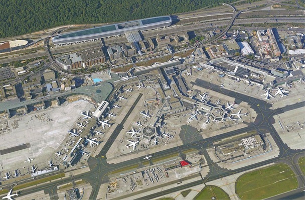 © Fraport AG
 Abb. 1 Die Terminals 1 und 2 am Frankfurter Flughafen nutzen die von IT Frankfurt neu entwickelte Software Basix für das Management von Gebäudeautomations- und Brandmeldeanlagen im Rahmen des gesetzlichen Brandschutzes.