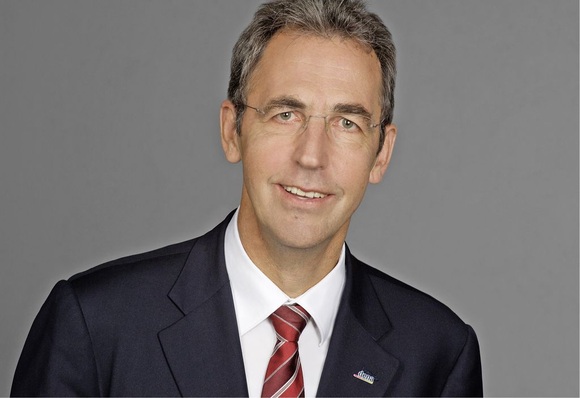 Abb. 1 Stephan Kohler: „Die Energiewende ist eine gesamtgesellschaftliche Aufgabe. Jeder Einzelne muss seinen Teil dazu beitragen. Das fängt beim Einkauf neuer Elektrogeräte an und geht weiter bis zur energetischen Gebäudesanierung.“