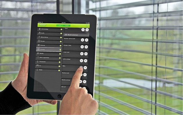 Abb. 1 Zunehmend etablieren sich Tablet-PCs auch als Bedienplattform für die Gebäudesteuerung.