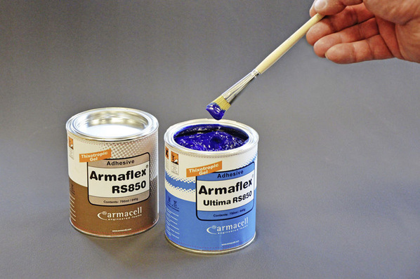 Armacell: Nicht tropfende Armaflex-RS850-Hochleistungskleber.
