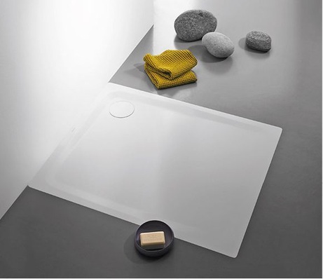 Kaldewei: Für die Secure-Plus-Oberfläche wird ein Quarz-Sand-Gemisch in das Stahl-Email eingebrannt.