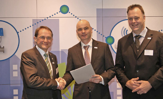 Haben eine Zusammenarbeit ihrer Organisationen vereinbart (v.l.): Karl-Heinz Belser (Vorstandsmitglied der BIG-EU), Peter Kellendonk (Vorsitzender EEBus Foundation) und Frank Schubert (Beirat der BIG-EU).