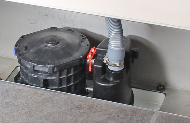 Mepa: Duschrinne Tersowallpower mit integrierter Abwasserpumpe.