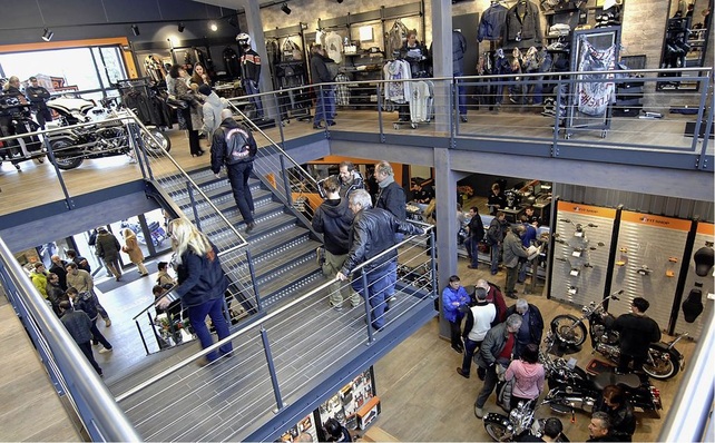Abb. 1 Die Präsentations- und Verkaufsräume des Motodrom Harley-Davidson in Klagenfurt verteilen sich über zwei Etagen.
