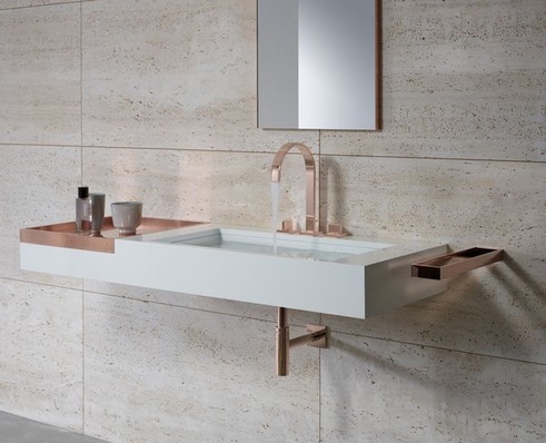 Dornbracht bietet die Serie MEM mit der neuen Oberfläche “Cyprum“ aus Roségold und Kupfer an.