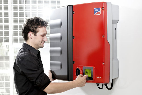 PV-Wechselrichter Sunny Boy Smart Energy mit integrierter Lithium-Ionen-Batterie von SMA.