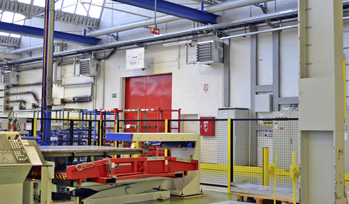 



1
 Warmluftheizungen werden in der neuen DIN V 18 599-5 physikalisch wesentlich genauer abgebildet. 
