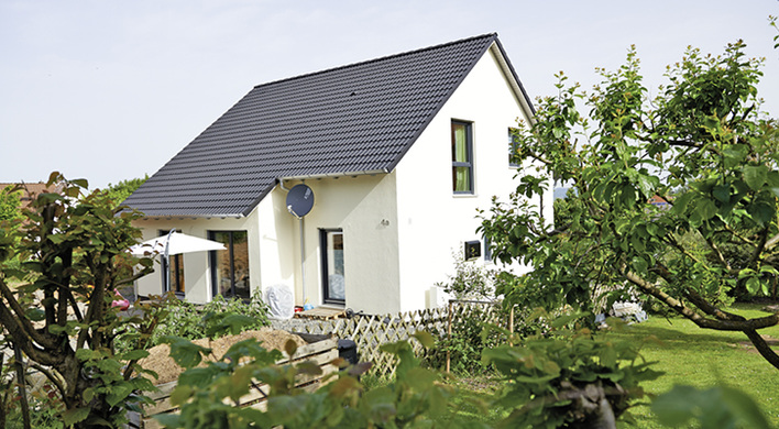 



1
 In energieeffizienten Eigenheimen ist der Energieverbrauch kaum noch ein Kostenfaktor. Einsparungen sind jedoch bei der Anlagentechnik durch kombinierte Systemlösungen möglich. 
